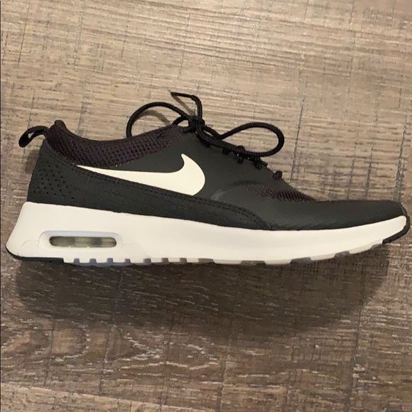 Black Nike Air Max Thea - Picture 2 of 6